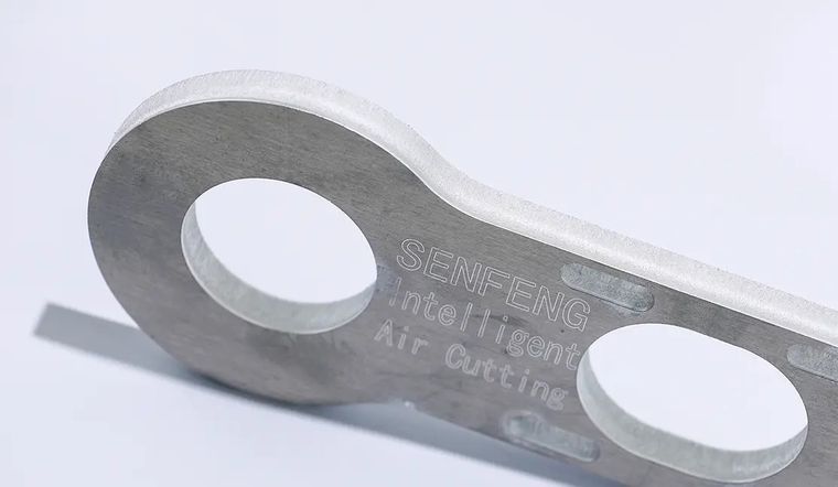 Vzorek řezu hliníku 12 mm stlačeným vzduchem
