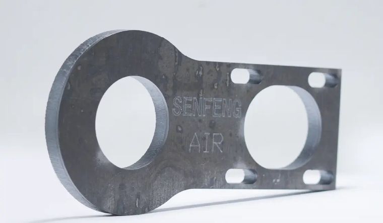 Vzorek řezu konstrukční oceli 12 mm stlačeným vzduchem
